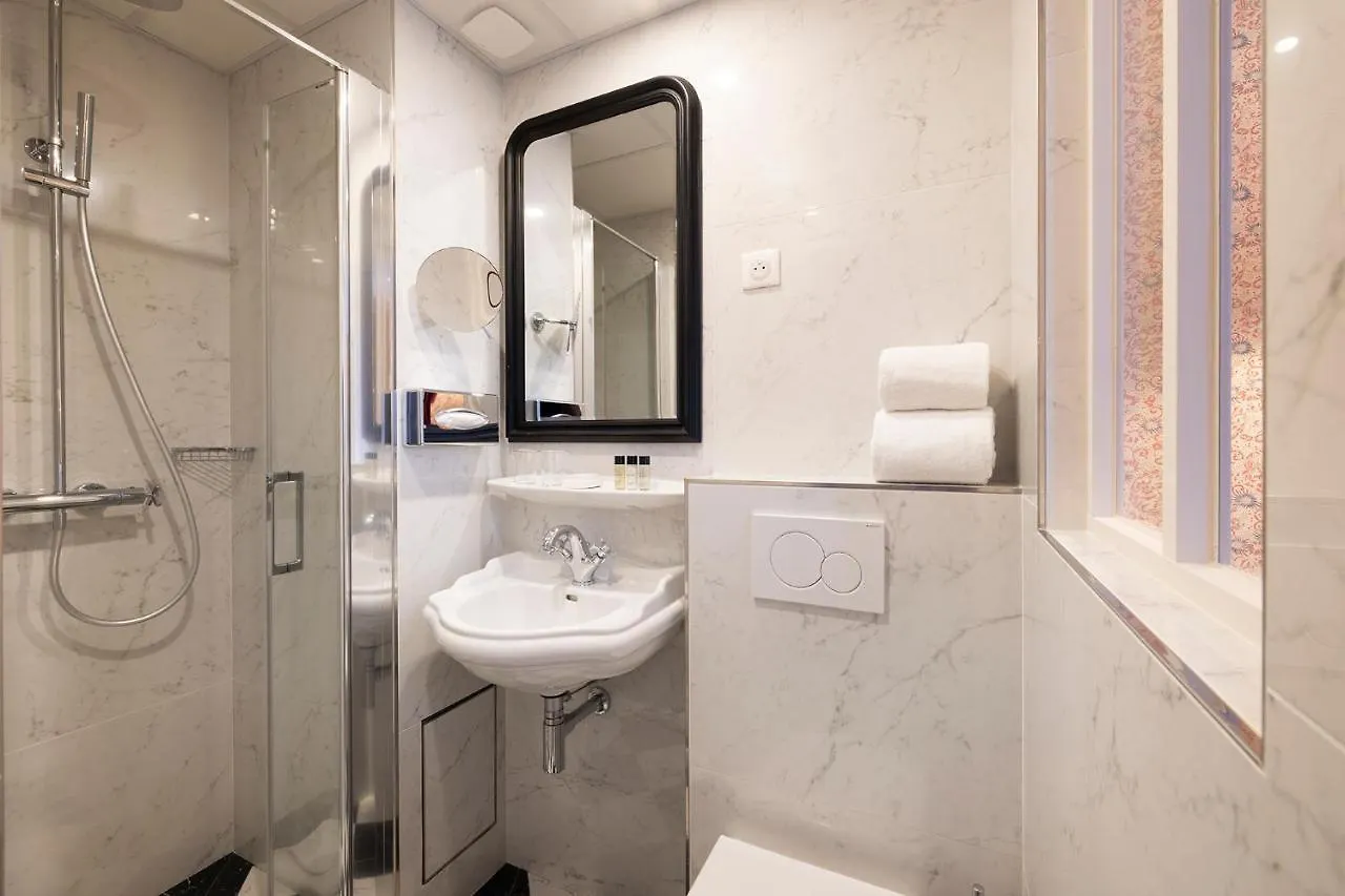 Du Champ De Mars Hotel 3*